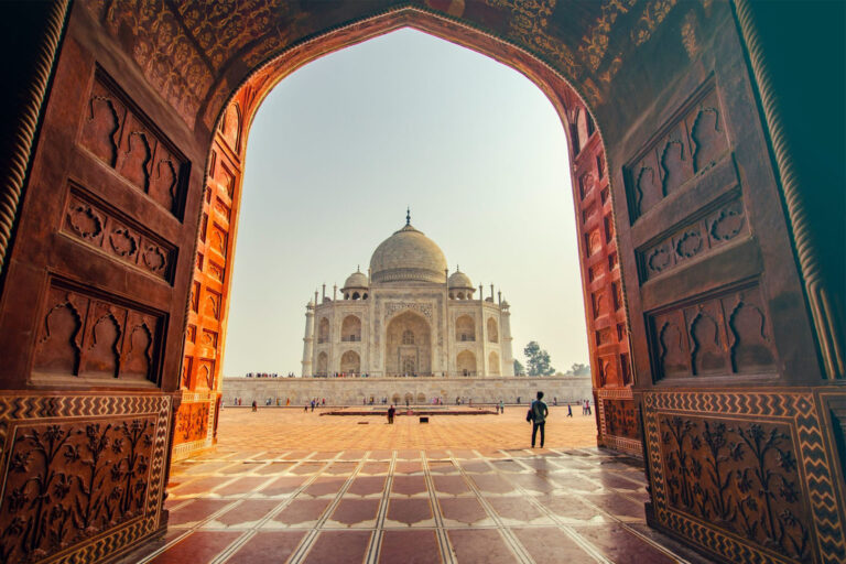 4 Days Golden Triangle Tour Packages covering Delhi Agra Jaipur with Taj Mahal Amber Fort and India Gate sightseeing