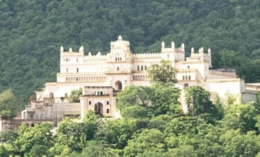 Hotel Rajgarh Palace Khajuraho – Oberoi Group Luxury Heritage Palace