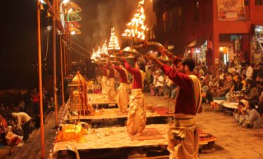 4日間 日本語ガイド付き バラナシ・マハーボディ寺院ツアー