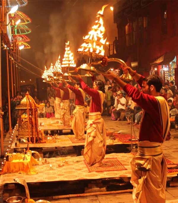 4日間 日本語ガイド付き バラナシ・マハーボディ寺院ツアー