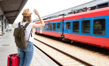 日本語女性ガイド同行 列車で行くタージ・マハル1日ツアー